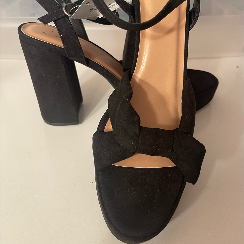 BNWT SIZE 11 A-NEW-DAY BLACK SANDALS W/HEEL STRAP W/5” BLOCK HEEL STYLE RIAH